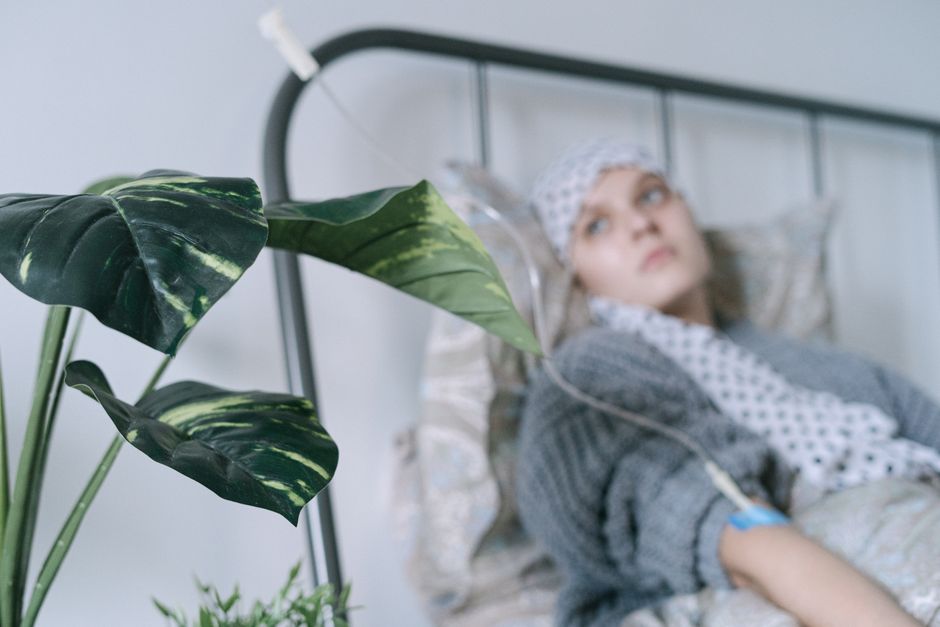 Patient resting during recovery after a minimally invasive hysterectomy