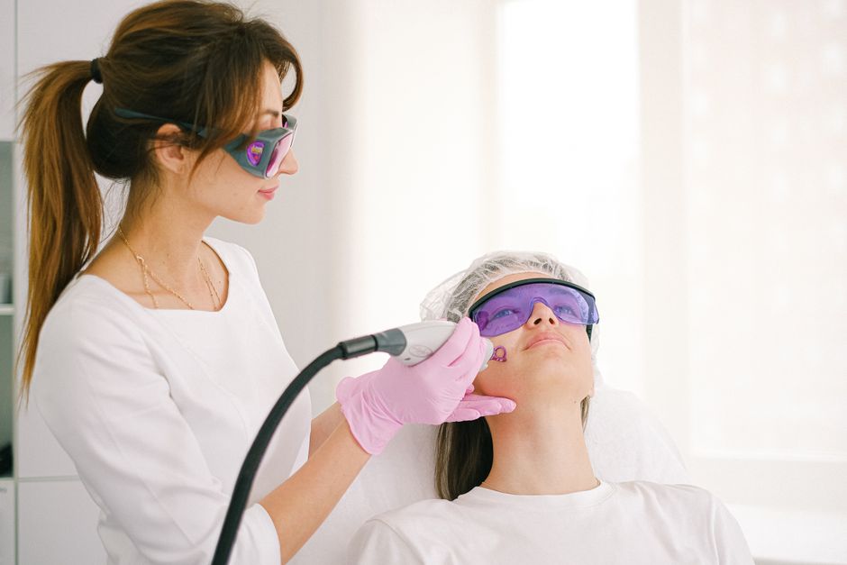 Fractional CO2 laser skin resurfacing procedure being performed in a Korean dermatology clinic