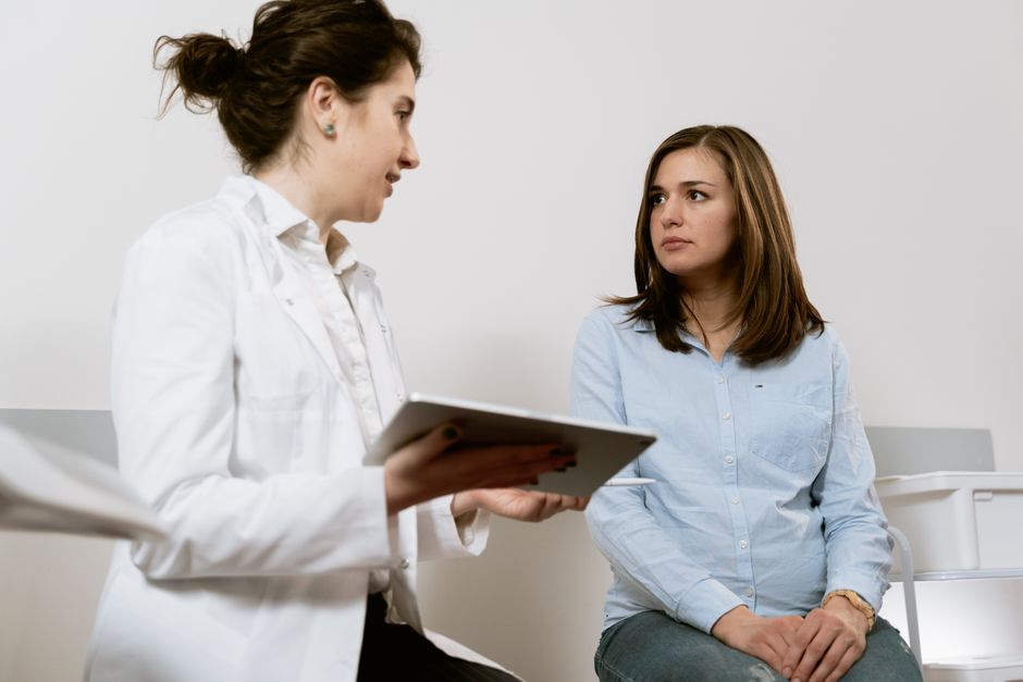 International patient meeting an English-speaking OB-GYN for a prenatal care consultation in Seoul, Korea